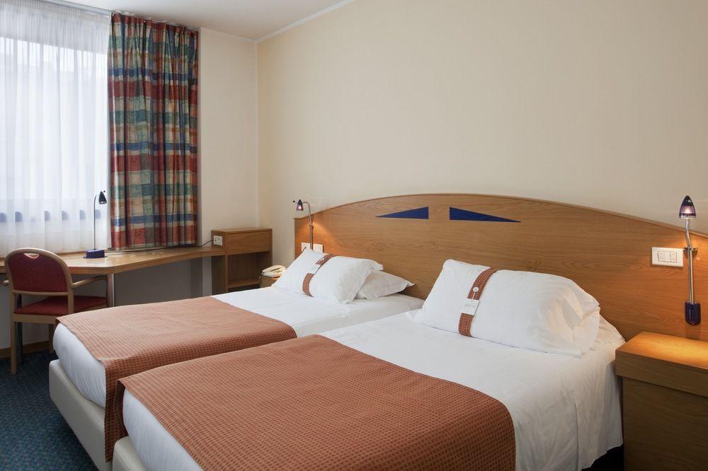 City Hotel & Suites Foligno Esterno foto