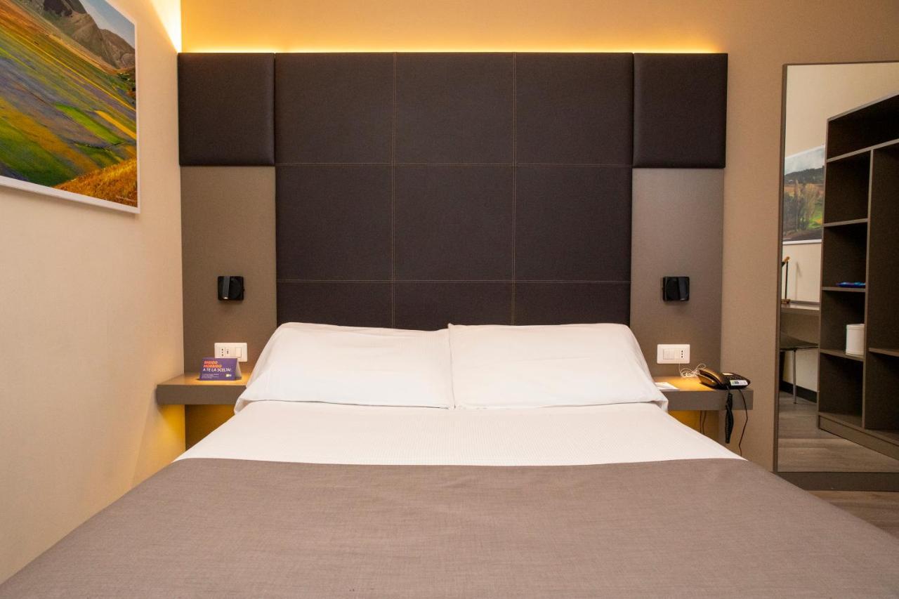 City Hotel & Suites Foligno Esterno foto