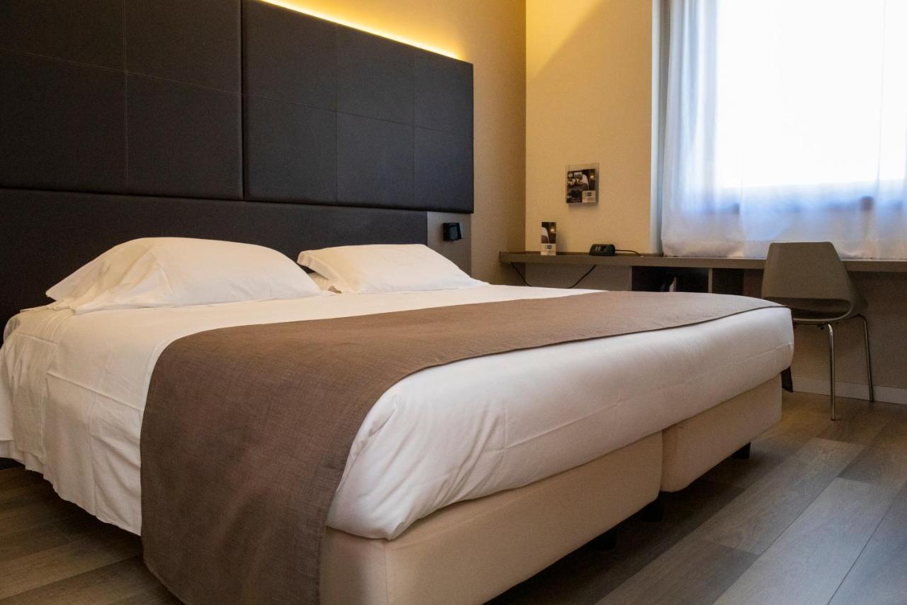 City Hotel & Suites Foligno Esterno foto