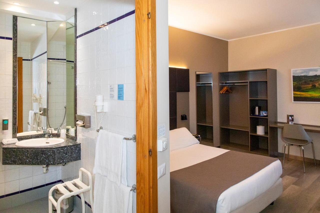 City Hotel & Suites Foligno Esterno foto