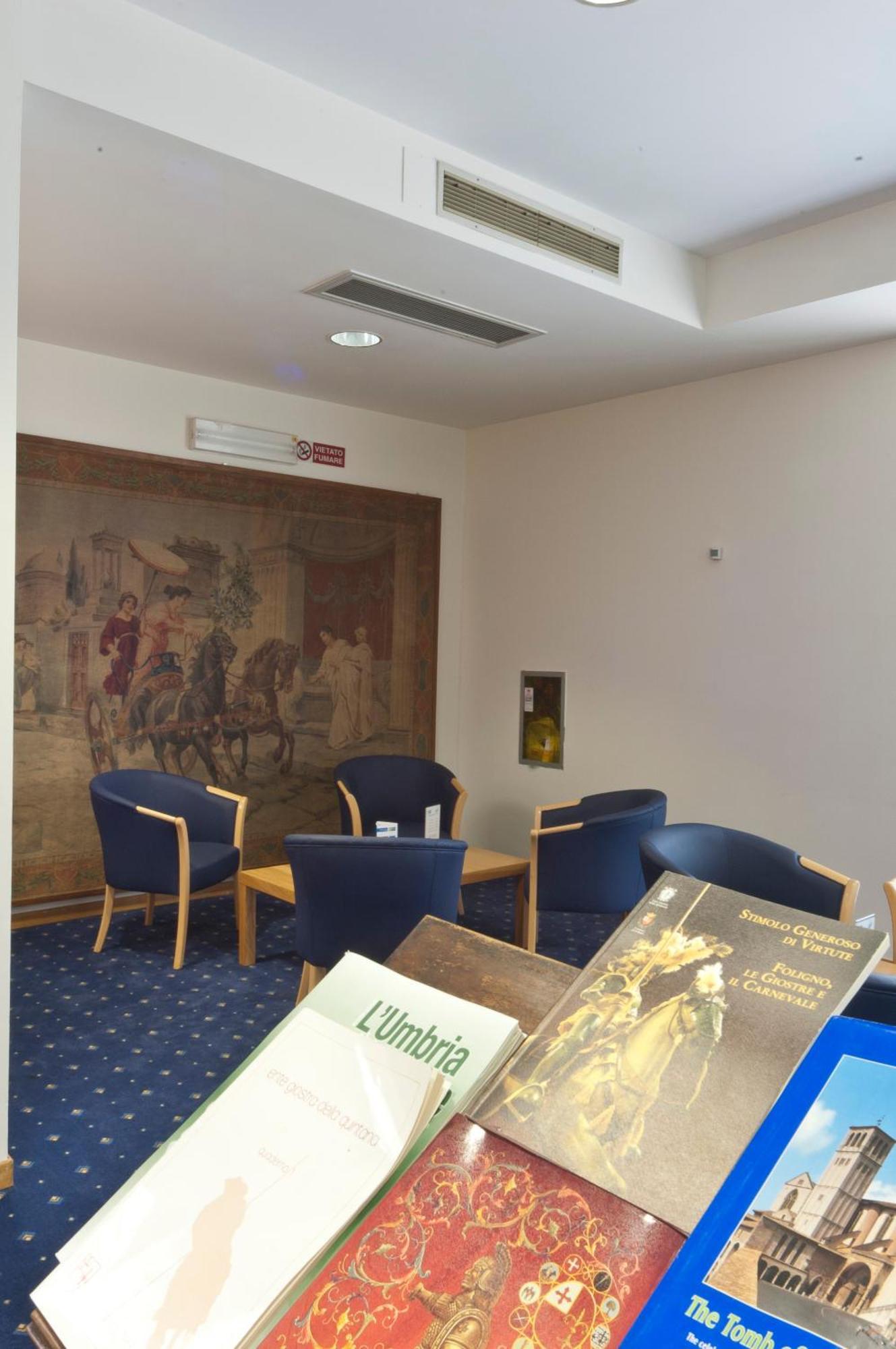 City Hotel & Suites Foligno Esterno foto