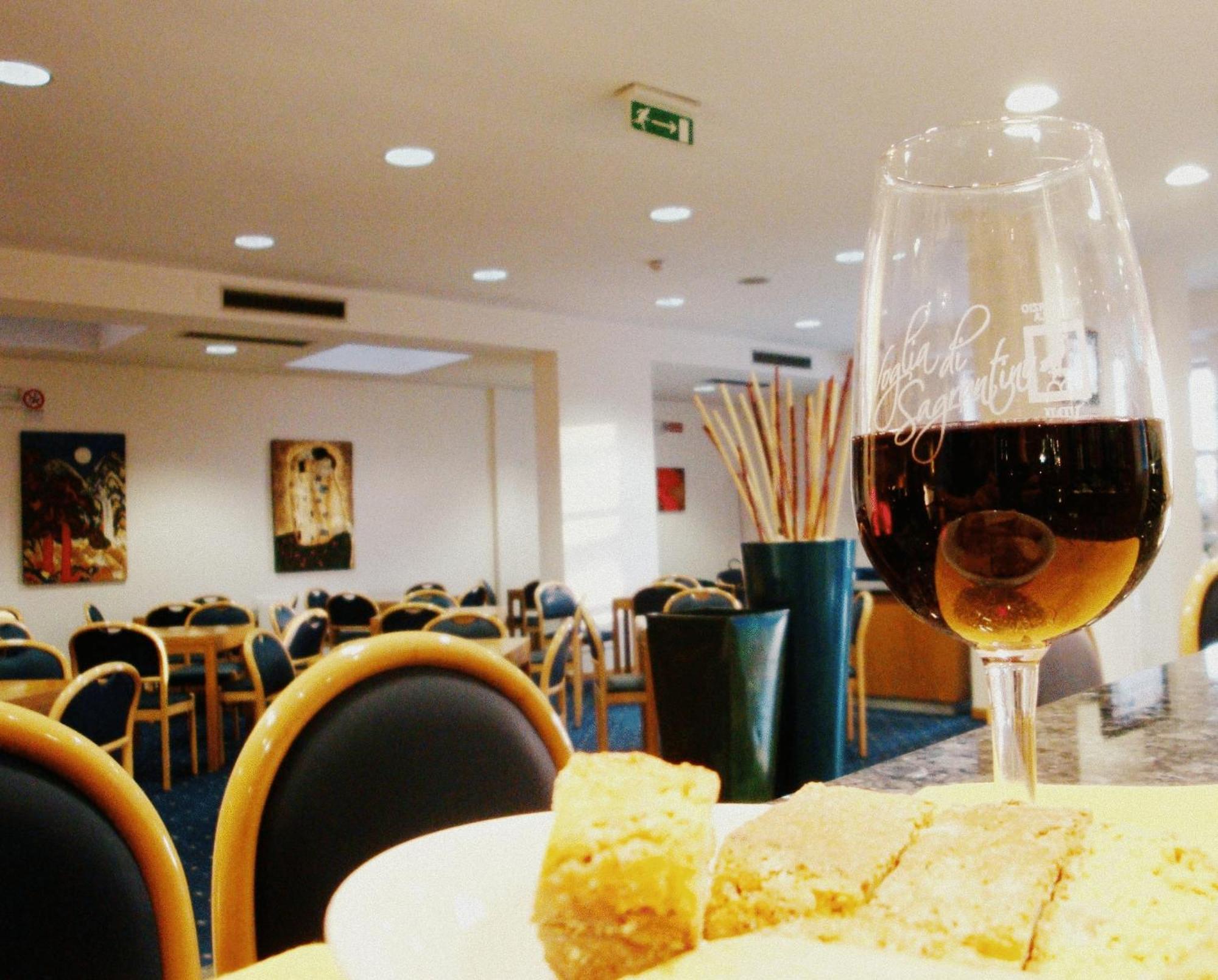 City Hotel & Suites Foligno Esterno foto