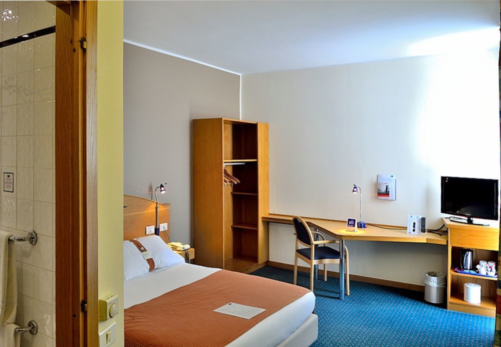 City Hotel & Suites Foligno Esterno foto