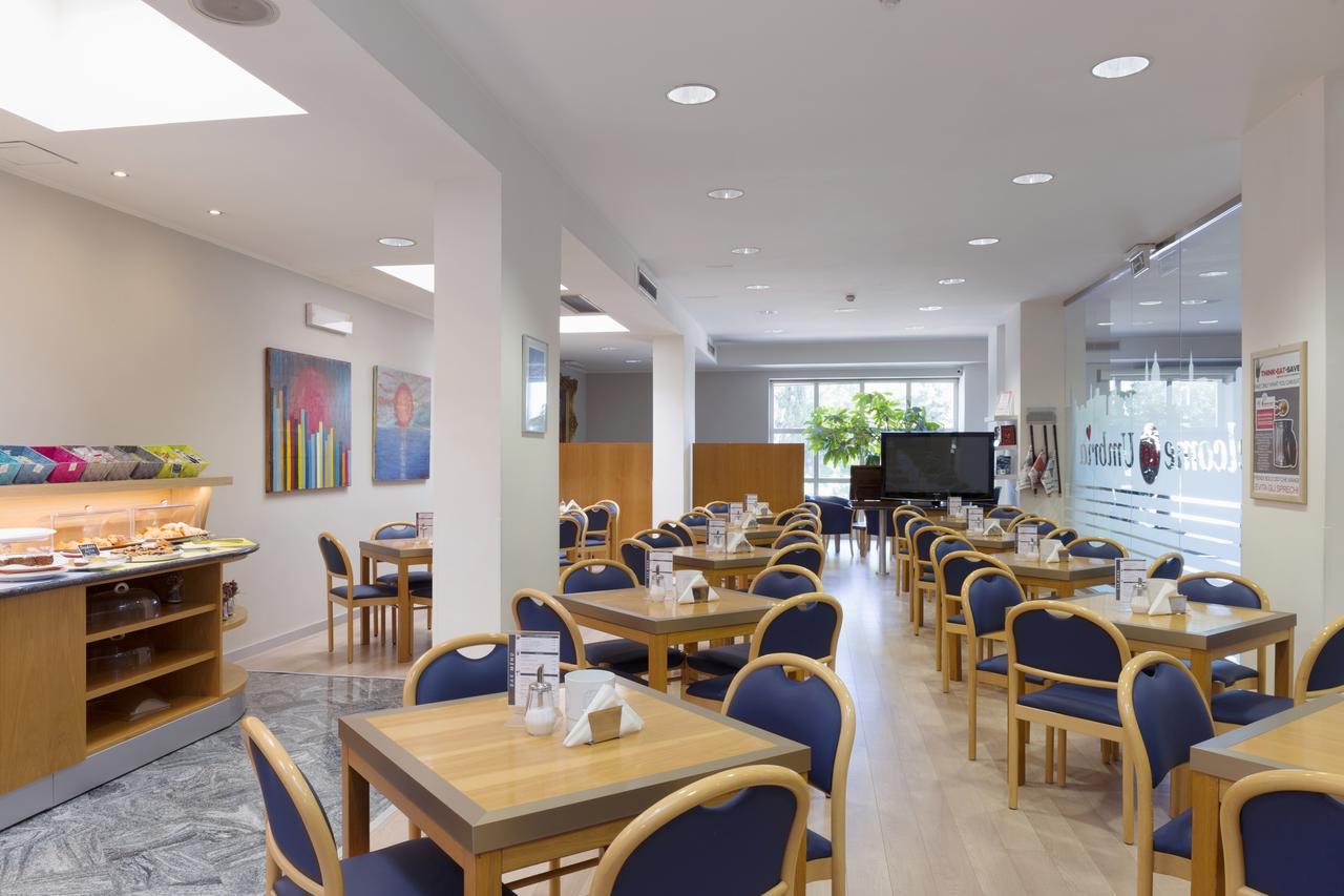 City Hotel & Suites Foligno Esterno foto