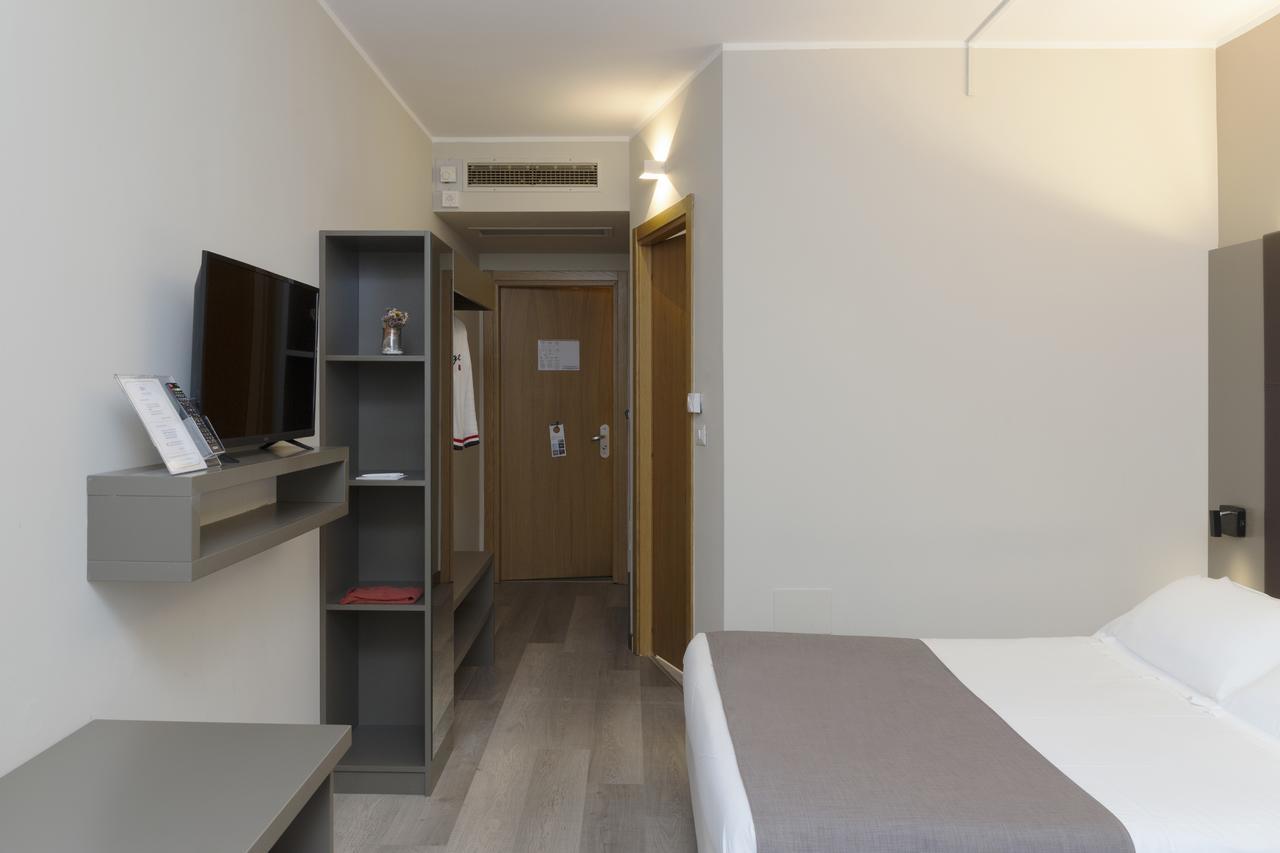 City Hotel & Suites Foligno Esterno foto
