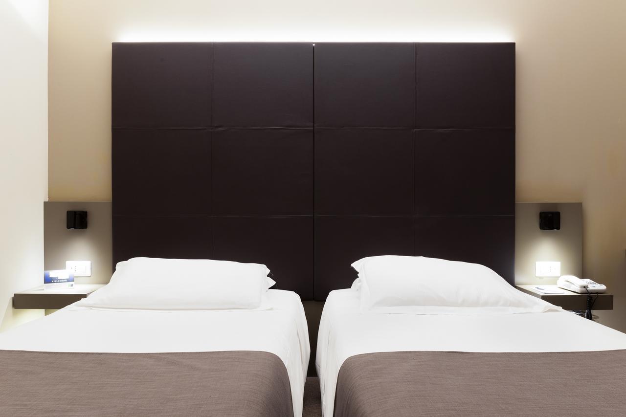City Hotel & Suites Foligno Esterno foto