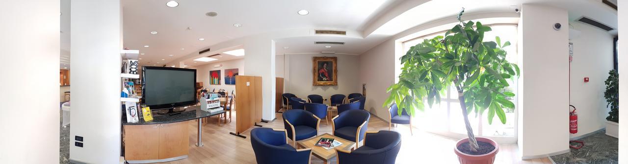 City Hotel & Suites Foligno Esterno foto