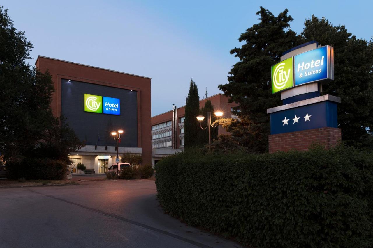 City Hotel & Suites Foligno Esterno foto