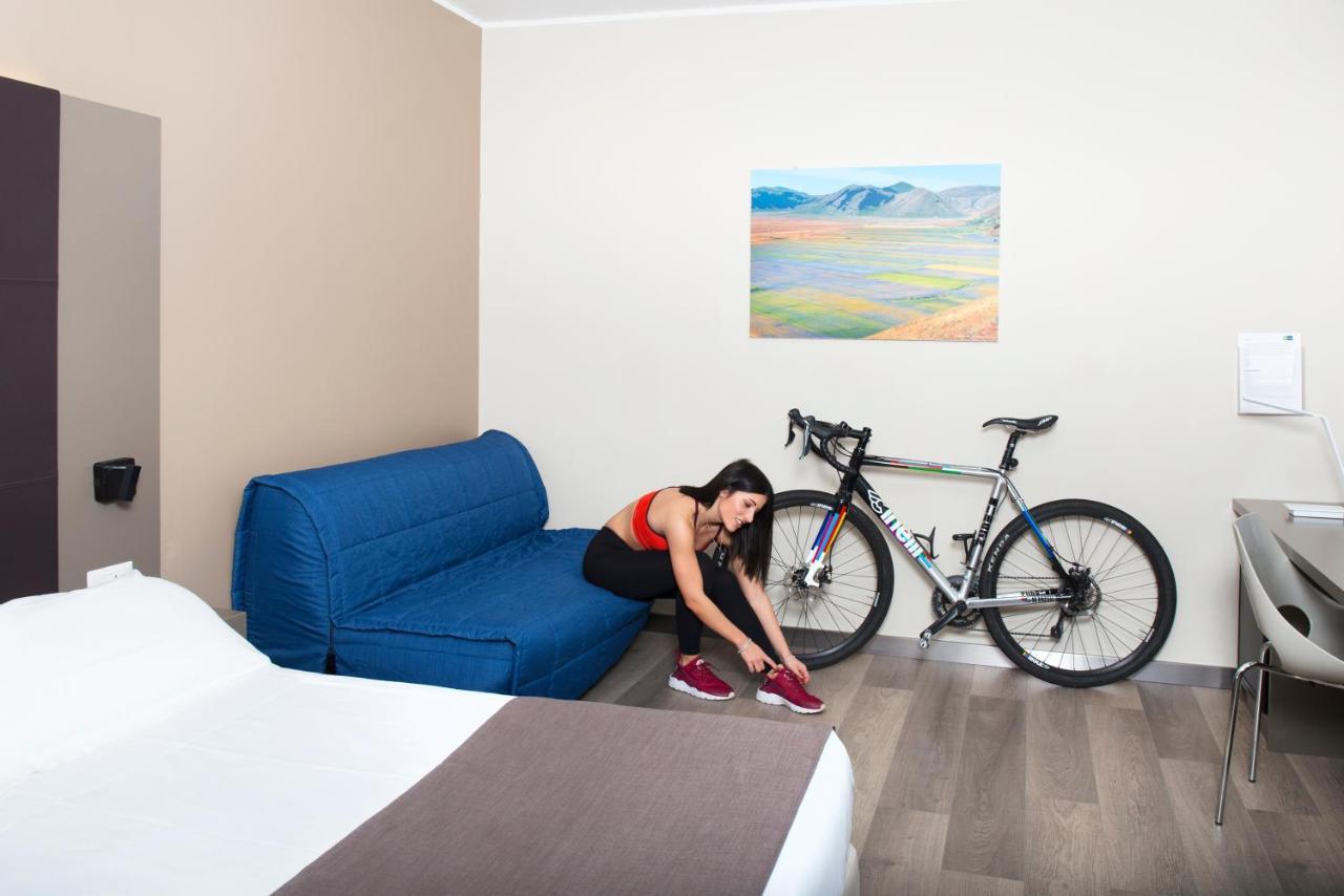 City Hotel & Suites Foligno Esterno foto